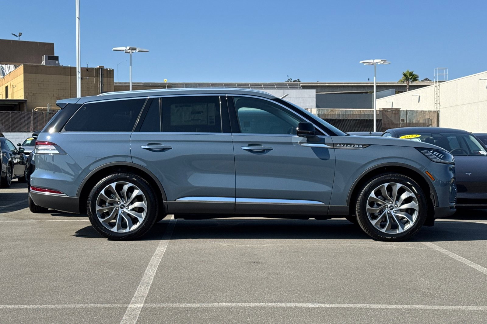 New 2025 Lincoln Aviator Reserve image 2