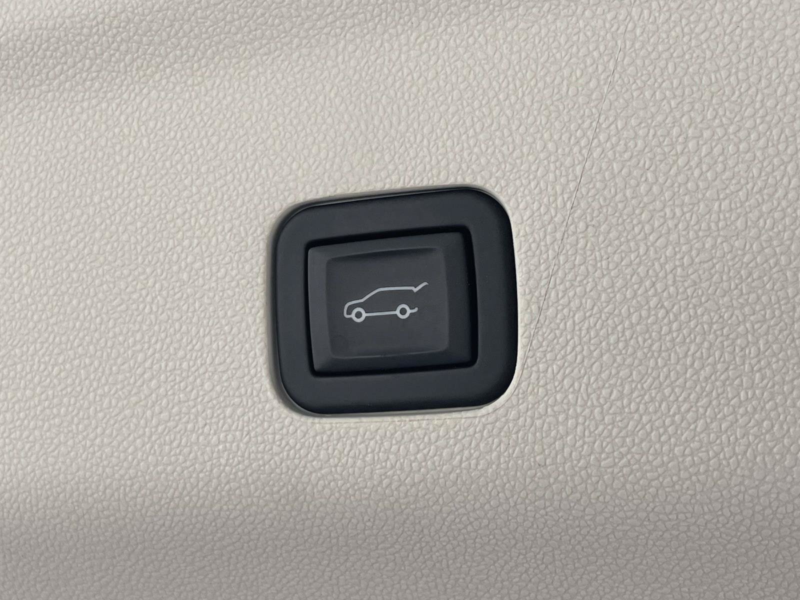 Certified 2024 Cadillac Escalade ESV Premium Luxury Platinum w/ LPO, Floor Liner Package AWD/4WD image 12