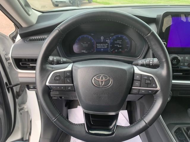 Used 2024 Toyota Grand Highlander AWD image 17