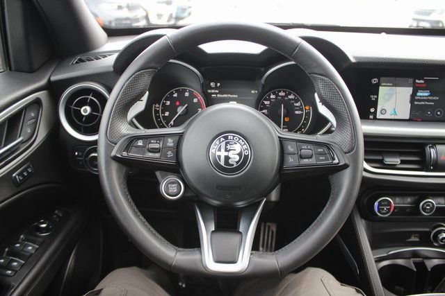 Used 2023 Alfa Romeo Stelvio Veloce image 14