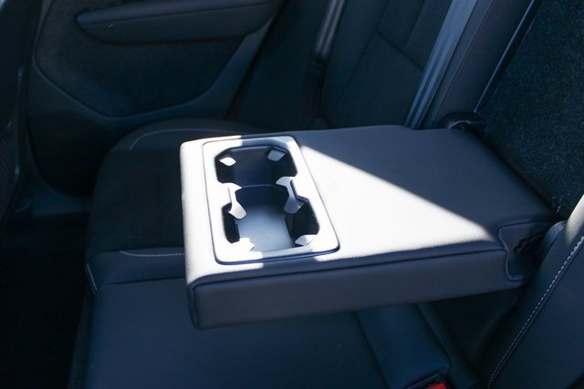 Used 2025 Volvo XC40 B5 Plus image 34