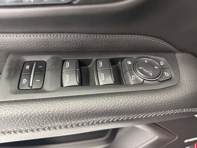 Used 2023 GMC Yukon XL Denali AWD/4WD image 24