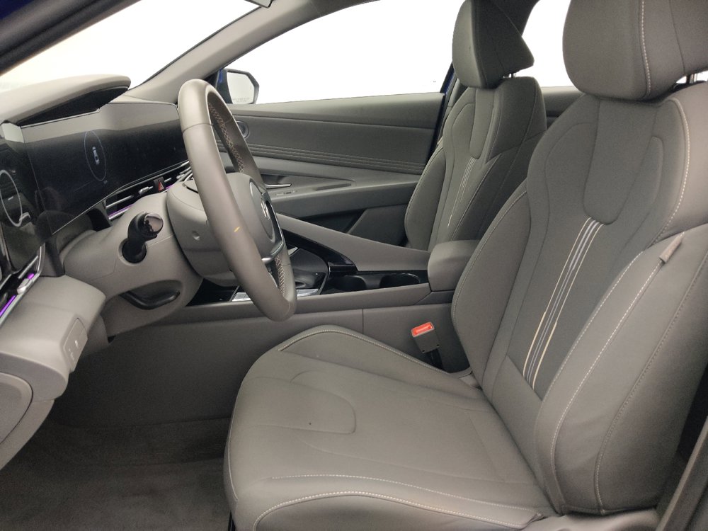 Used 2025 Hyundai Elantra SEL FWD image 17