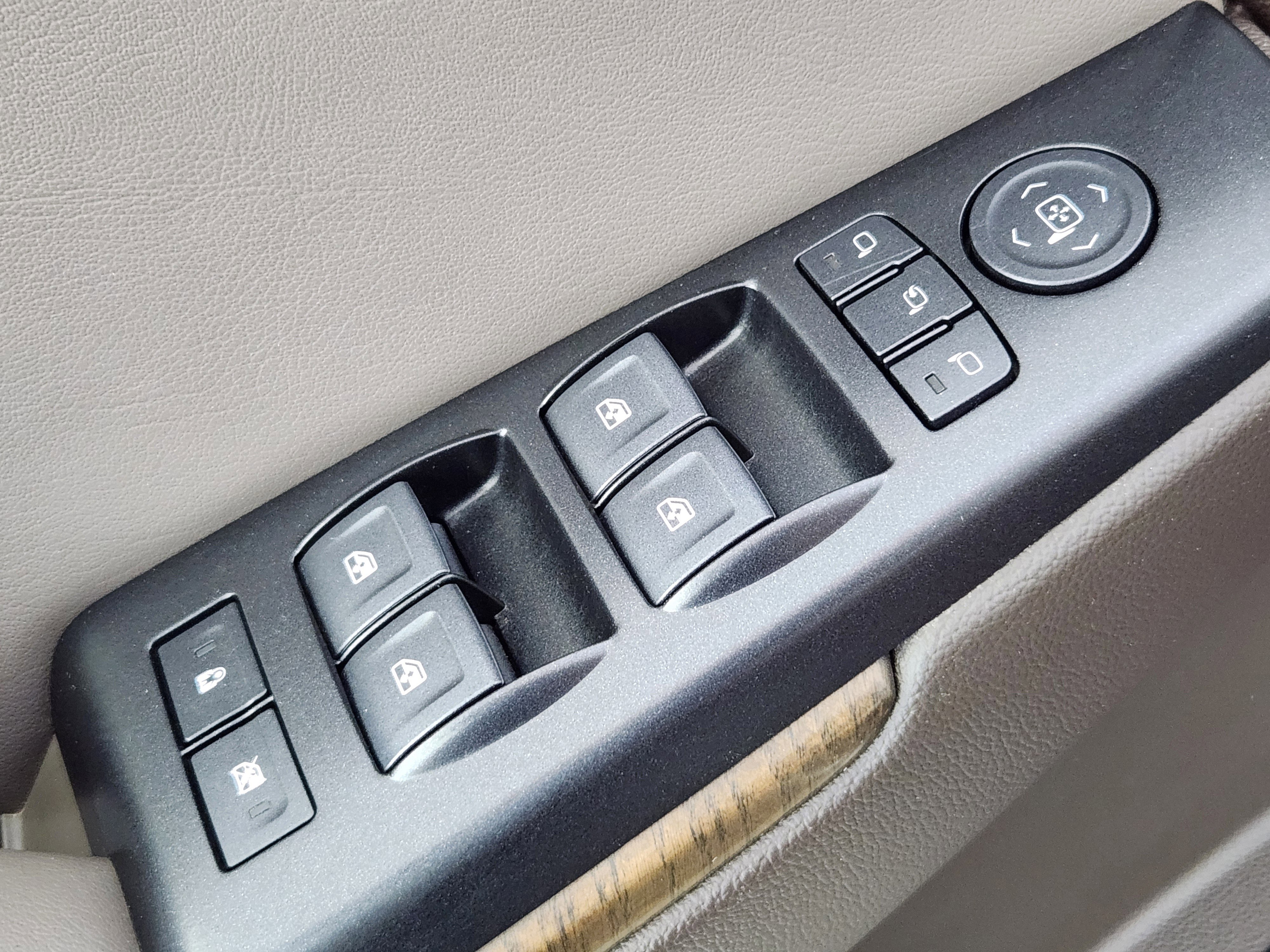 Used 2018 GMC Yukon Denali AWD/4WD image 17