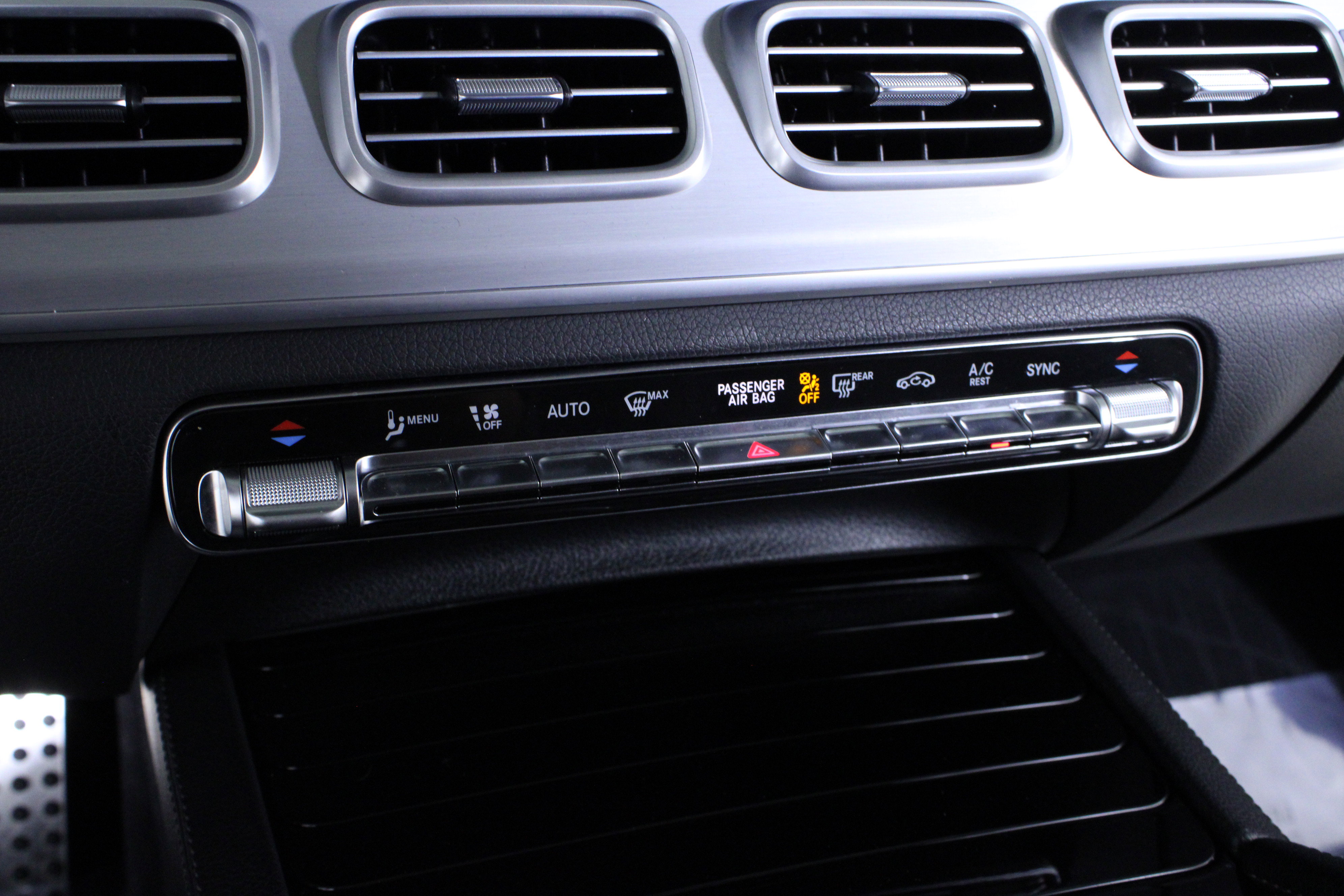 Used 2024 Mercedes-Benz GLS 450 4MATIC image 30