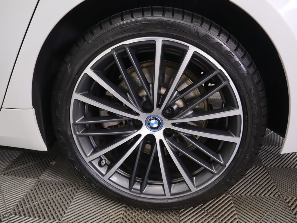 Certified 2023 BMW 530e w/ Premium Package image 32