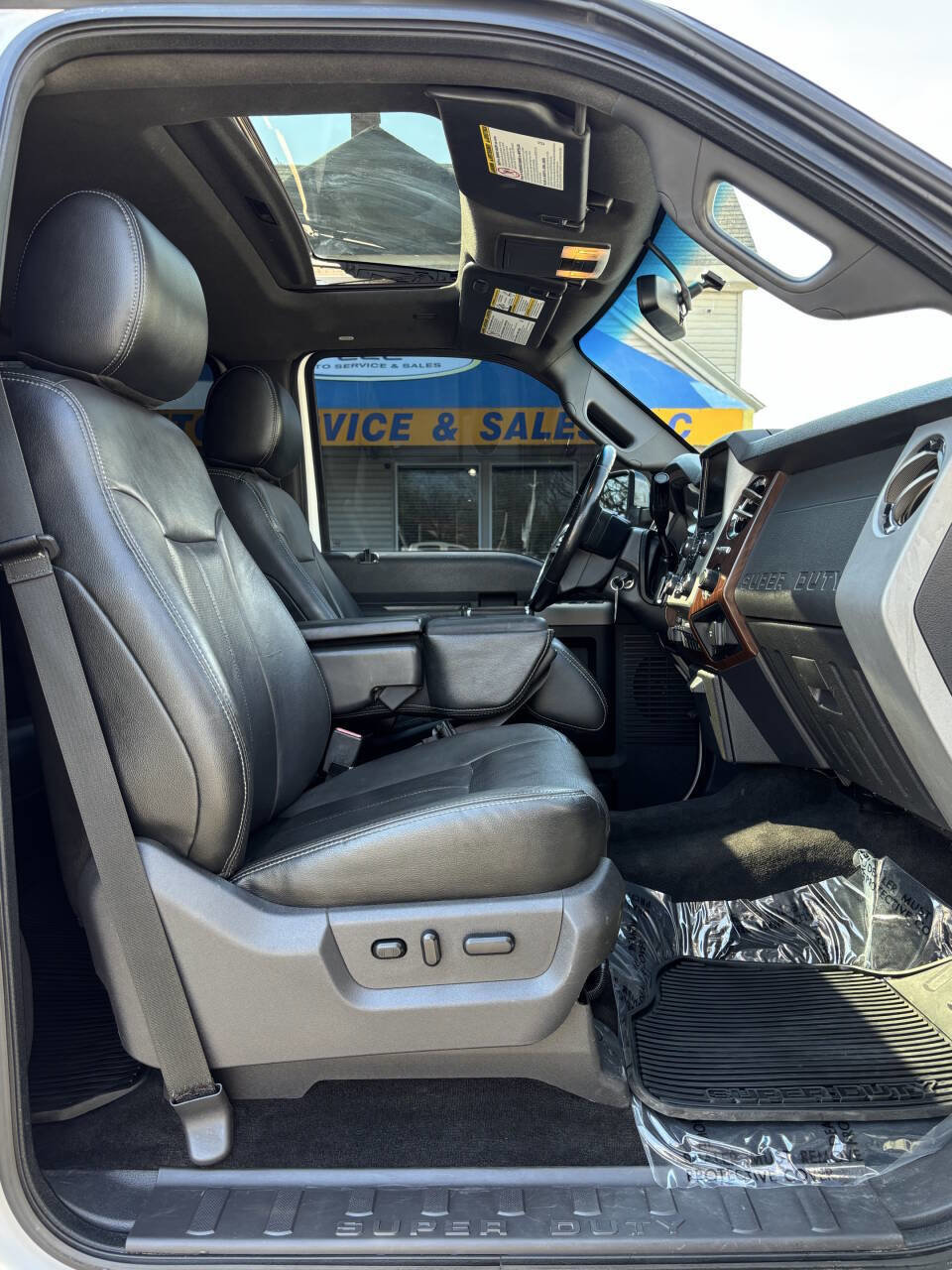 Used 2015 Ford F350 Lariat w/ Lariat Chrome Package image 19