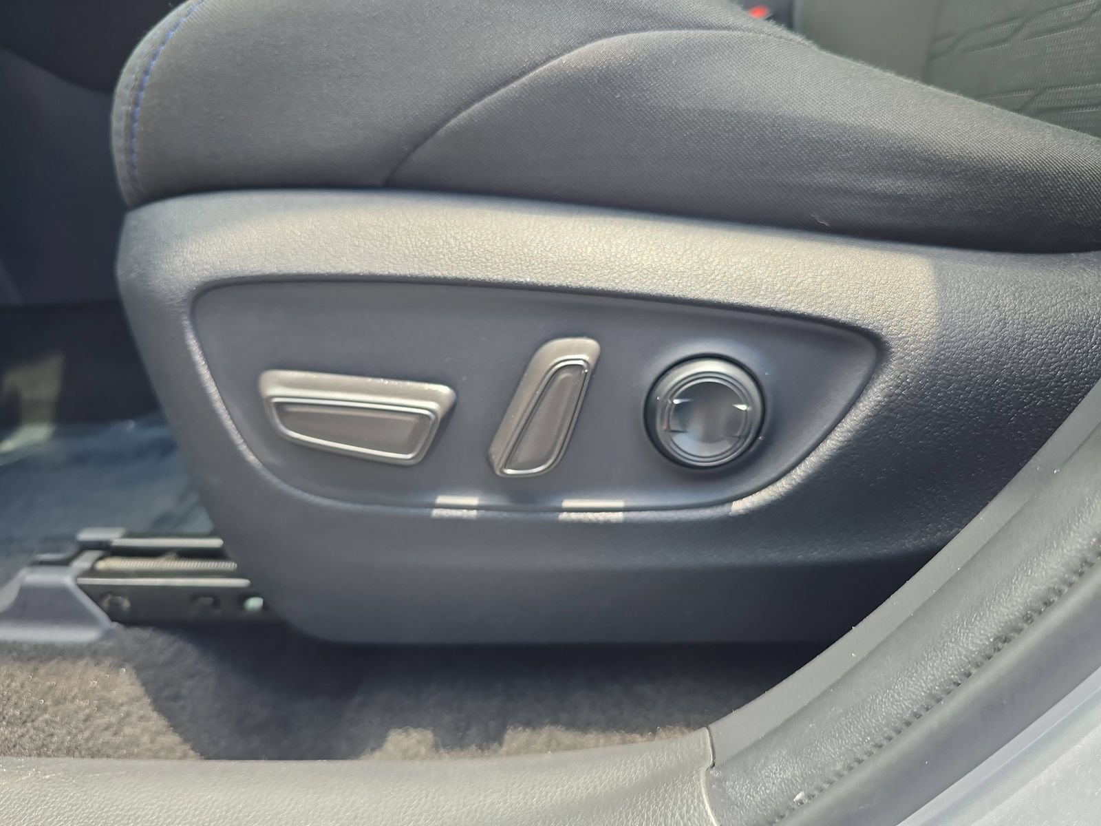 Used 2024 Toyota RAV4 SE AWD/4WD image 16