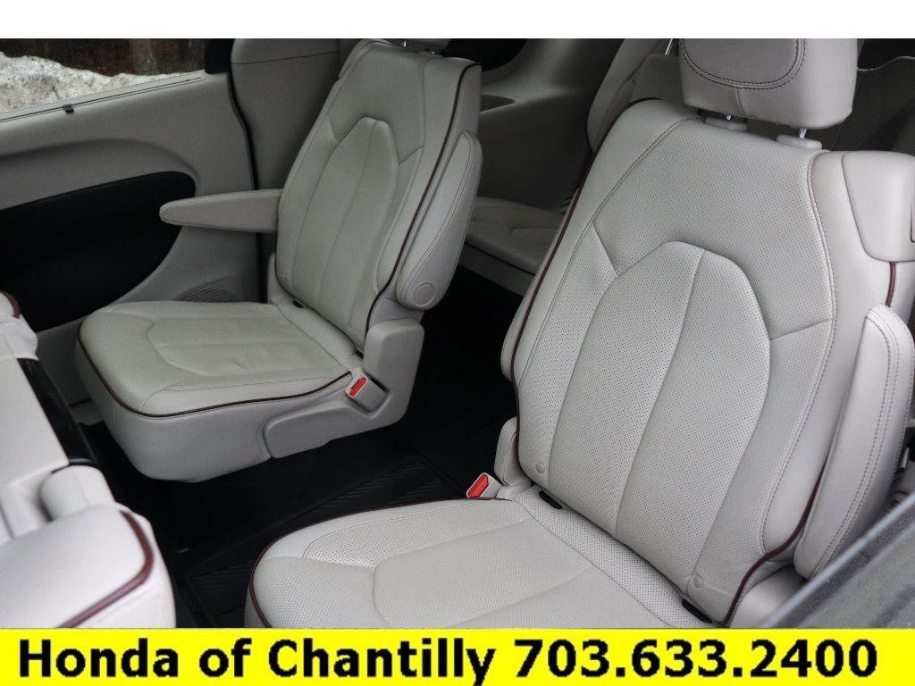 Used 2019 Chrysler Pacifica Limited w/ Advanced Safetytec Group image 24