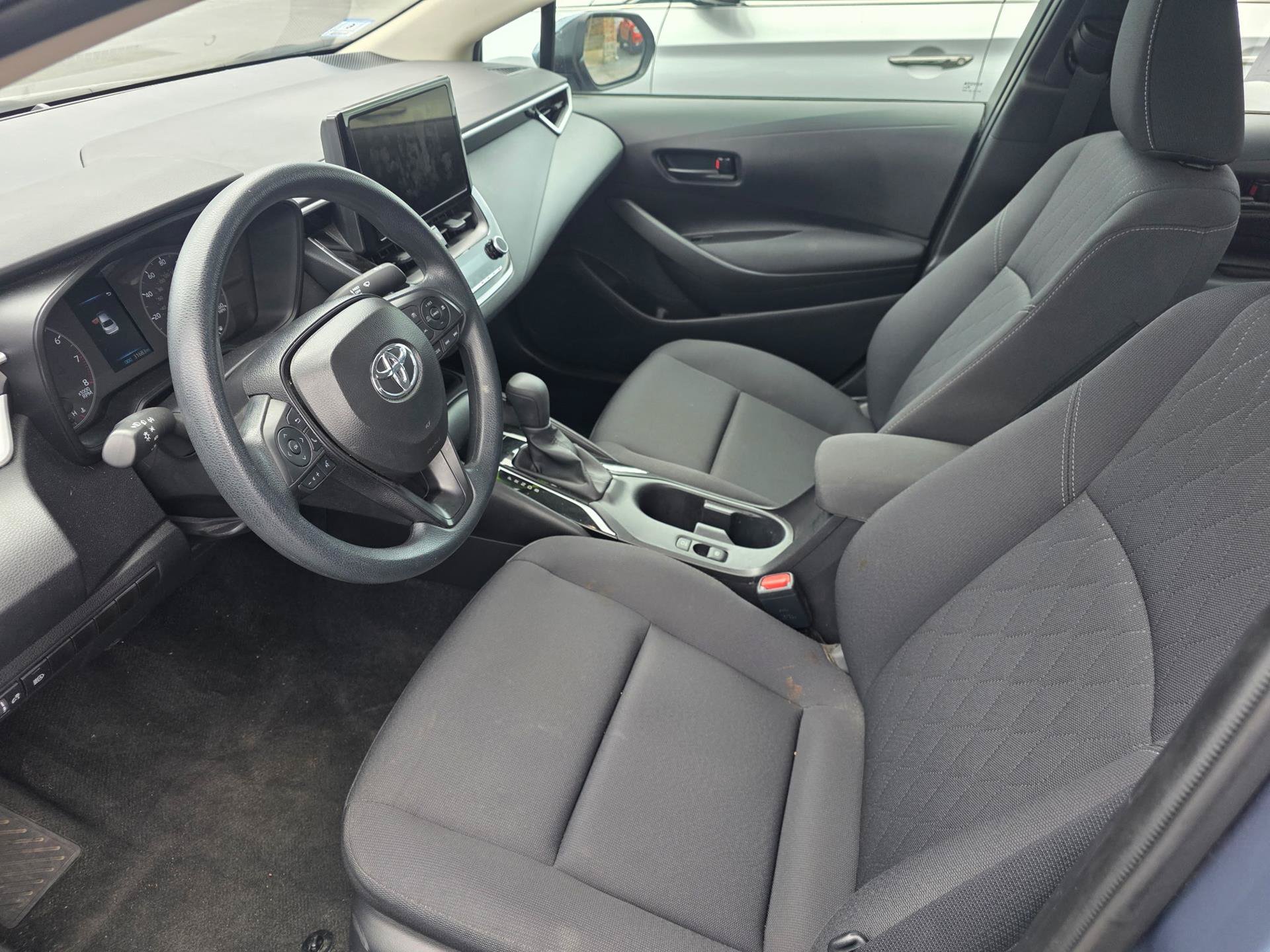Used 2025 Toyota Corolla LE FWD image 9