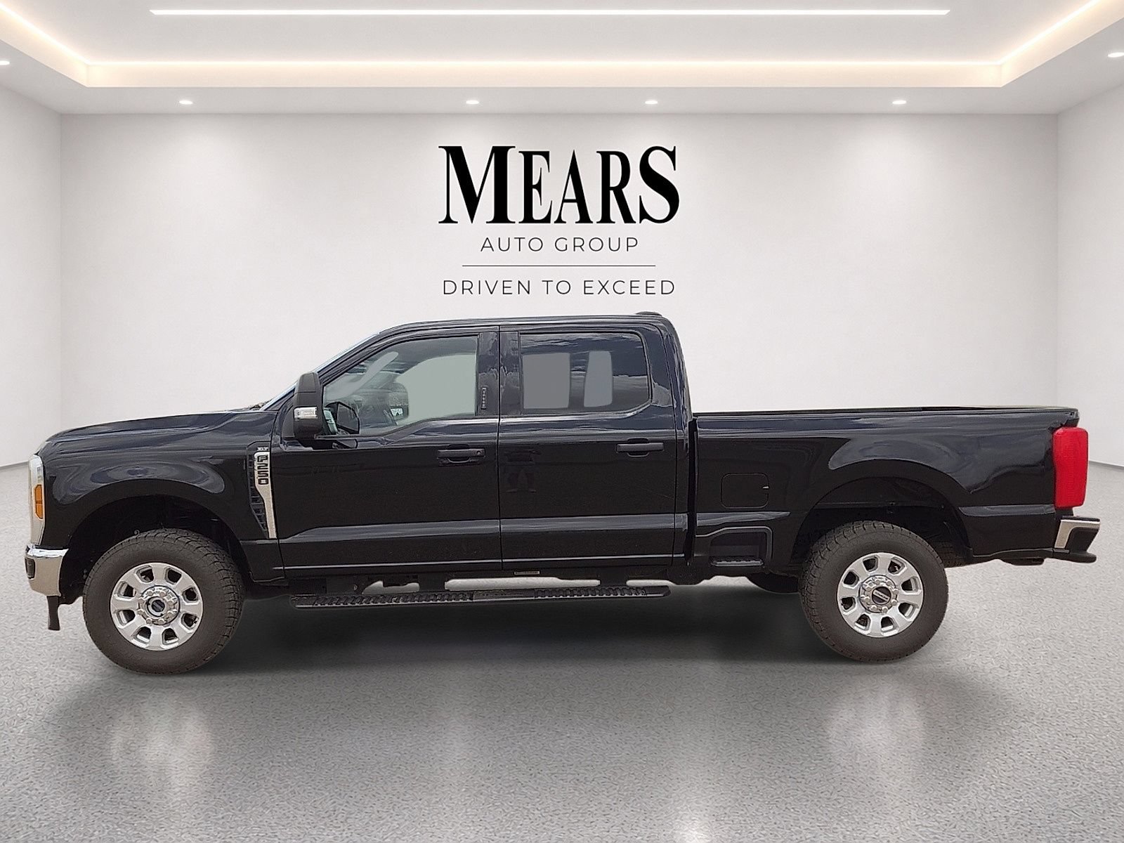 Used 2024 Ford F250 XLT AWD/4WD image 2
