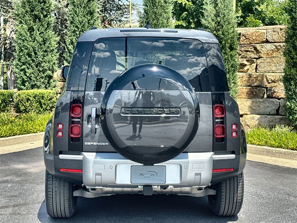 Used 2025 Land Rover Defender 110 S image 4