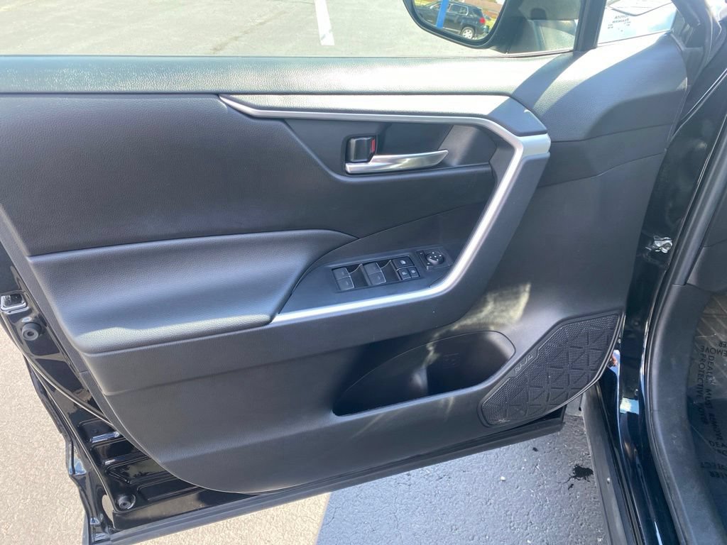 Used 2022 Toyota RAV4 XLE w/ Convenience Package AWD/4WD image 18