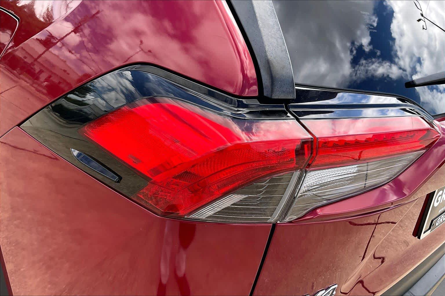 Used 2020 Toyota RAV4 LE FWD image 26