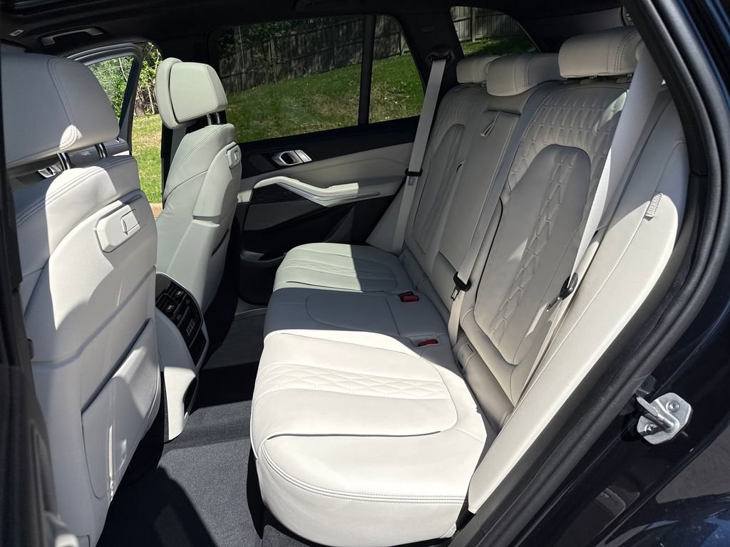 Used 2025 BMW X5 xDrive40i w/ M Sport Package AWD/4WD image 26