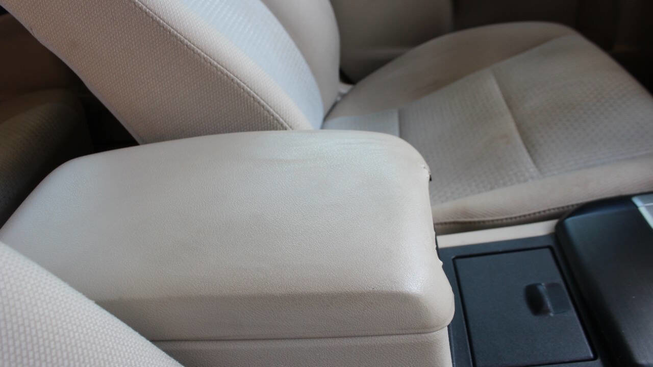 Used 2012 Toyota Camry LE image 32