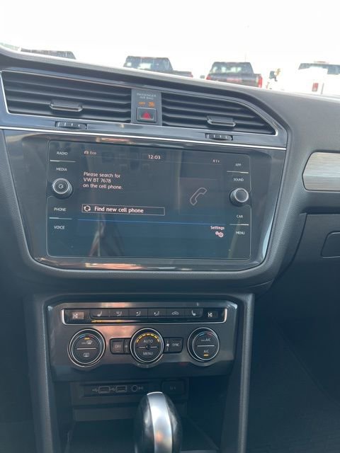 Used 2018 Volkswagen Tiguan SE image 38