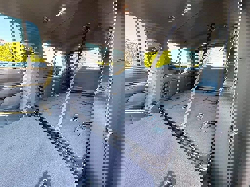 Used 2024 GMC Yukon XL SLT image 16