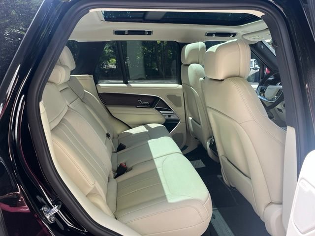 Certified 2025 Land Rover Range Rover SE AWD/4WD image 13