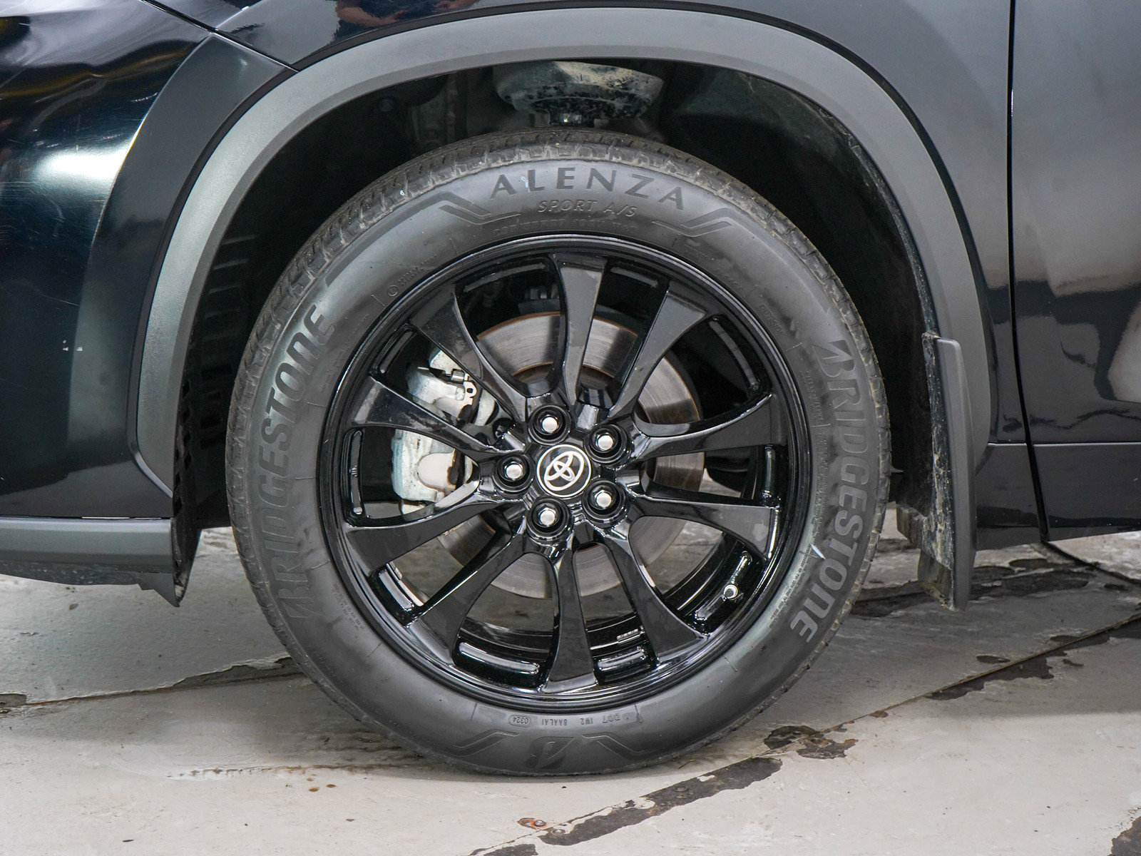 Used 2024 Toyota Highlander Limited AWD/4WD image 33