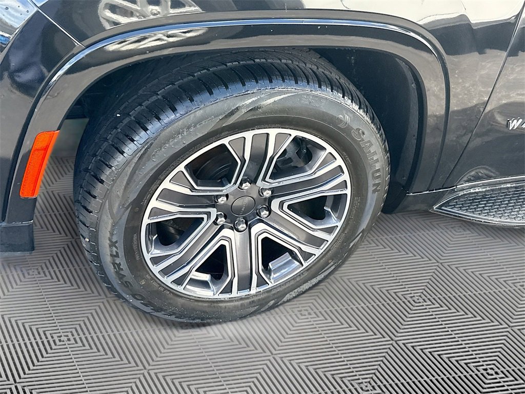 Used 2023 Jeep Wagoneer L Series II image 32