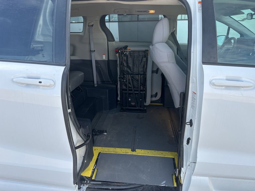 Used 2022 Toyota Sienna LE image 20