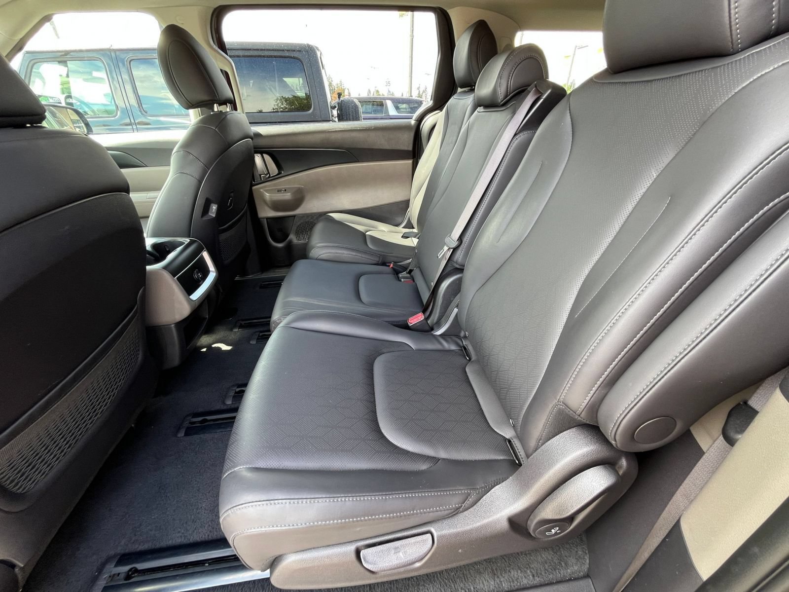 Used 2026 Kia Carnival FWD image 28