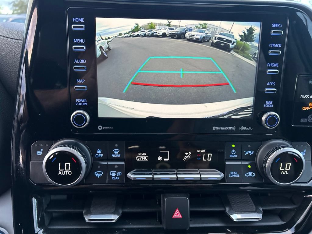 Used 2020 Toyota Highlander XLE AWD/4WD image 32