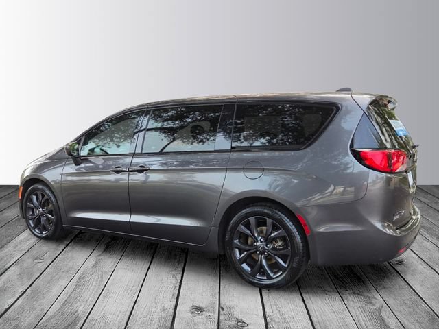Used 2019 Chrysler Pacifica Touring Plus w/ S Appearance Package FWD image 3