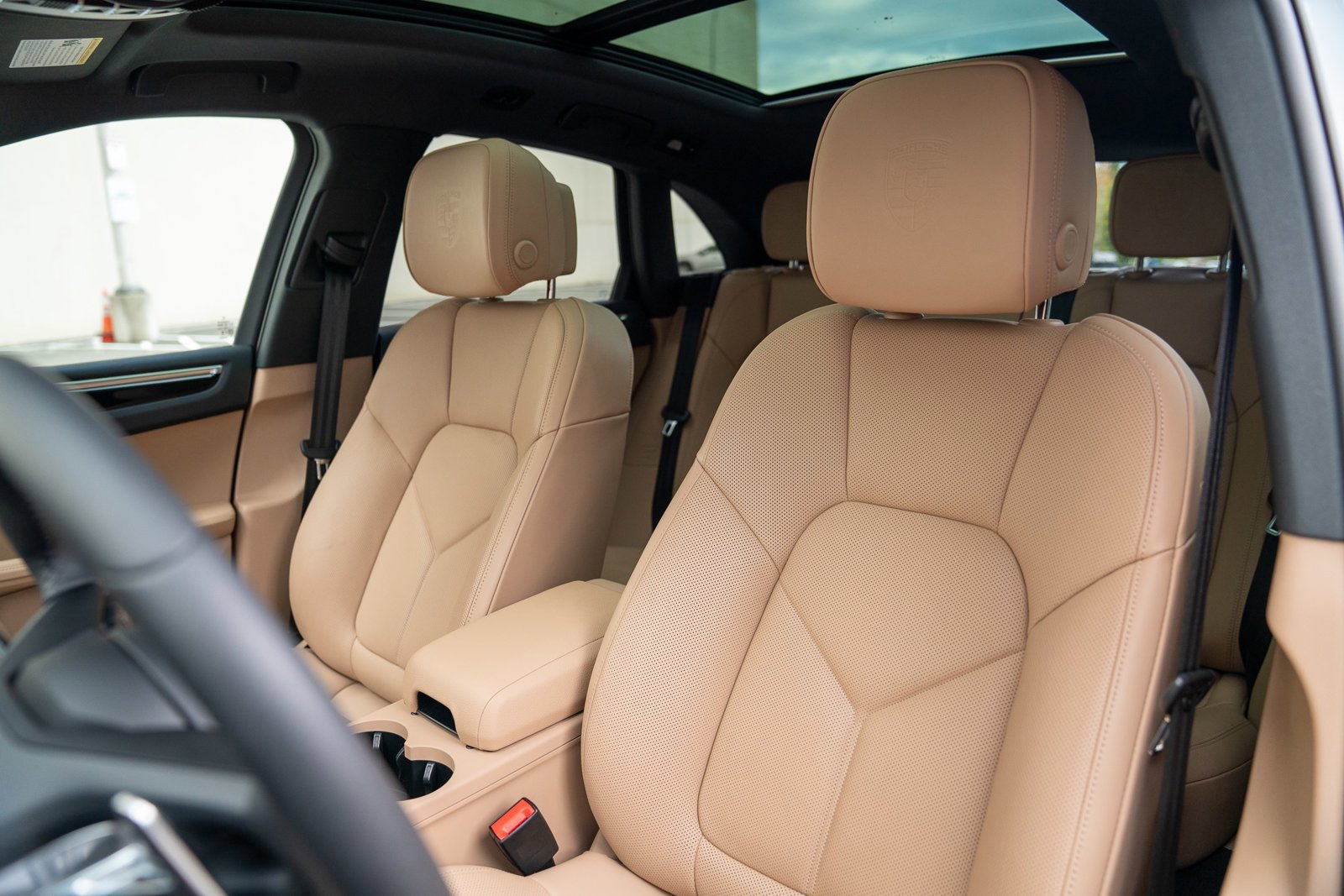 Used 2025 Porsche Macan image 5