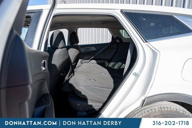 Used 2024 Kia Sportage LX image 19
