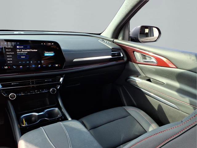 Used 2025 Chevrolet Traverse Z71 w/ Driver Confidence Package image 9