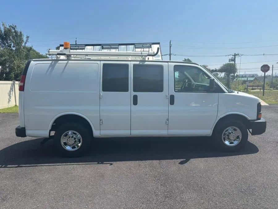 Used 2011 Chevrolet Express 2500 image 10