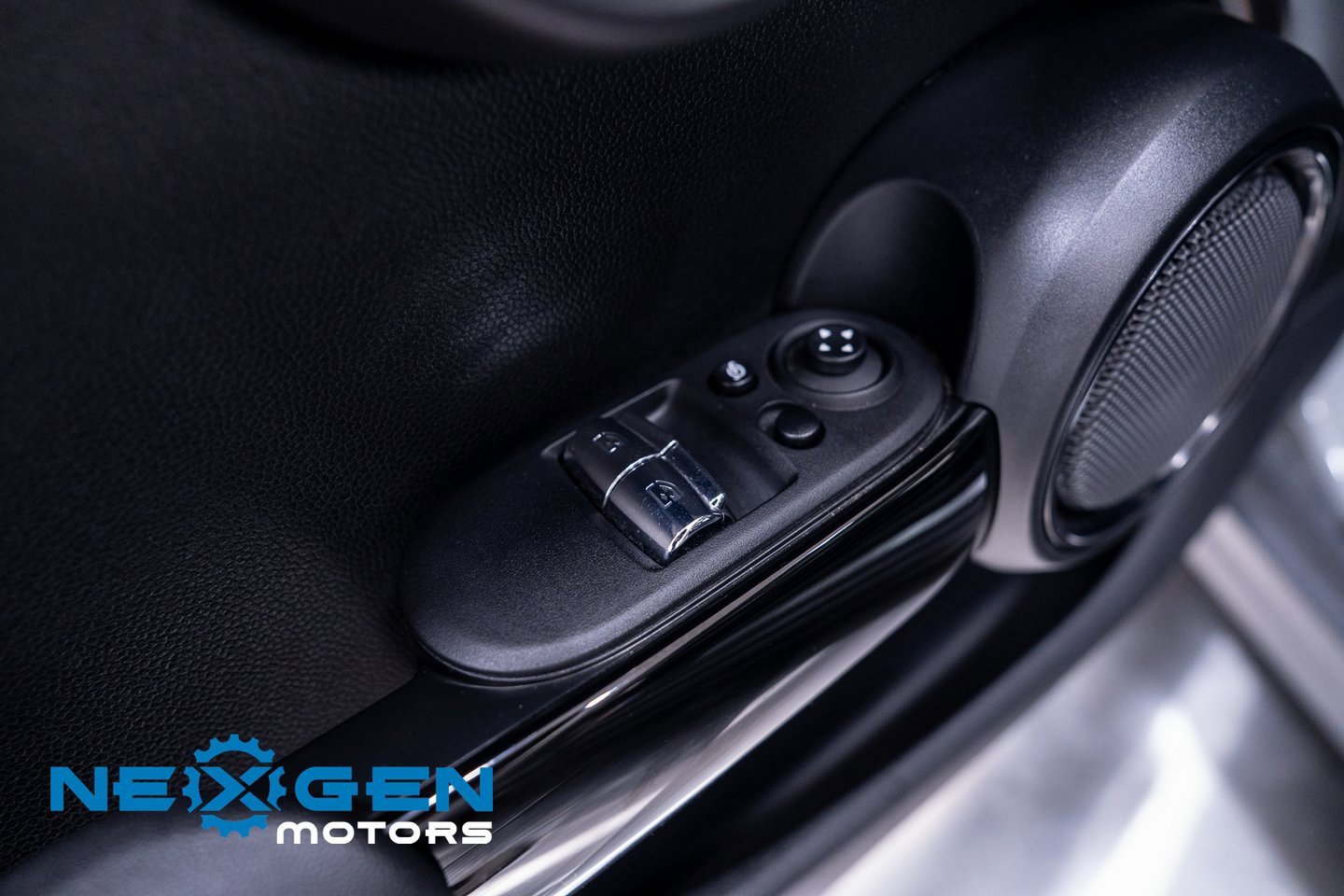 Used 2023 MINI Cooper 2-Door Hardtop image 21