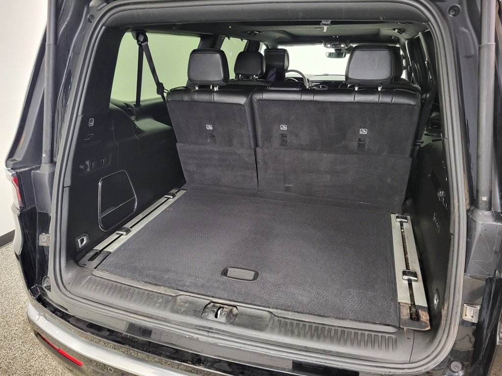 Used 2024 Jeep Wagoneer L Series III w/ Premium Group I image 9