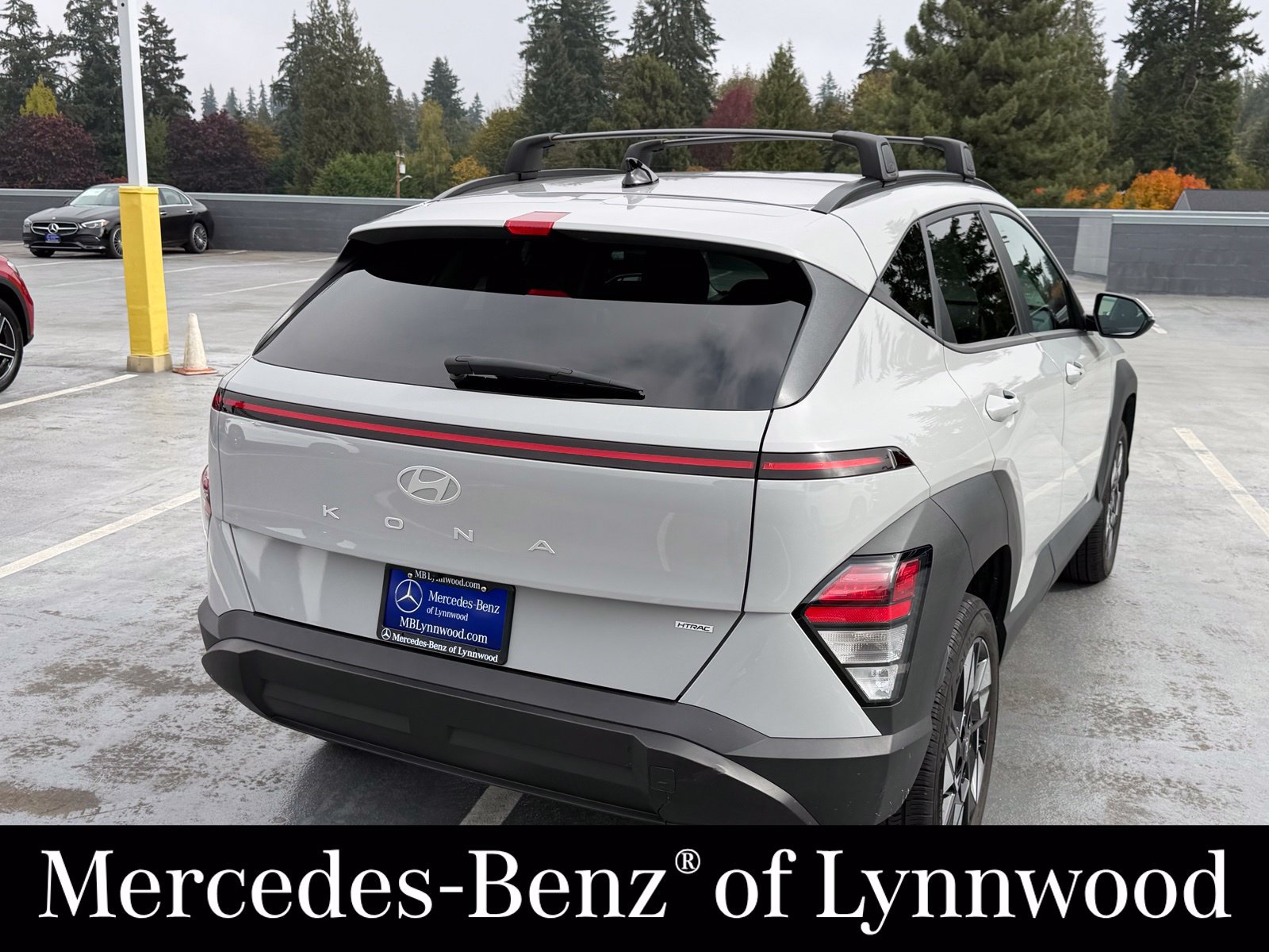 Used 2024 Hyundai Kona SEL AWD/4WD image 6