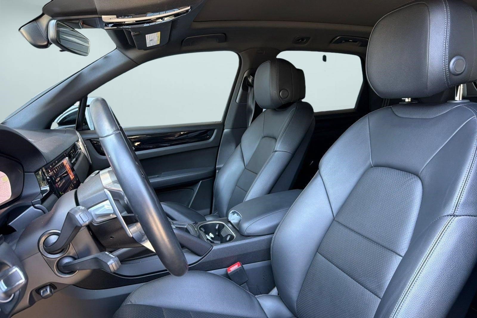 Used 2023 Porsche Cayenne AWD/4WD image 6