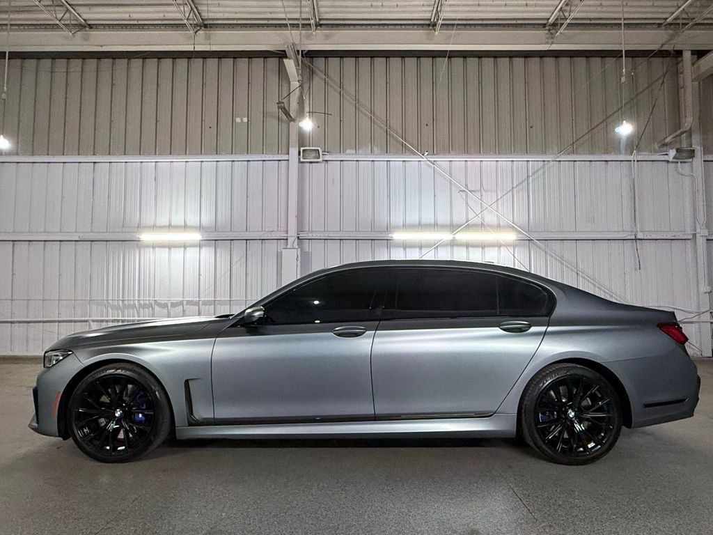 Used 2022 BMW 750i xDrive w/ Luxury Rear Seating Package image 11