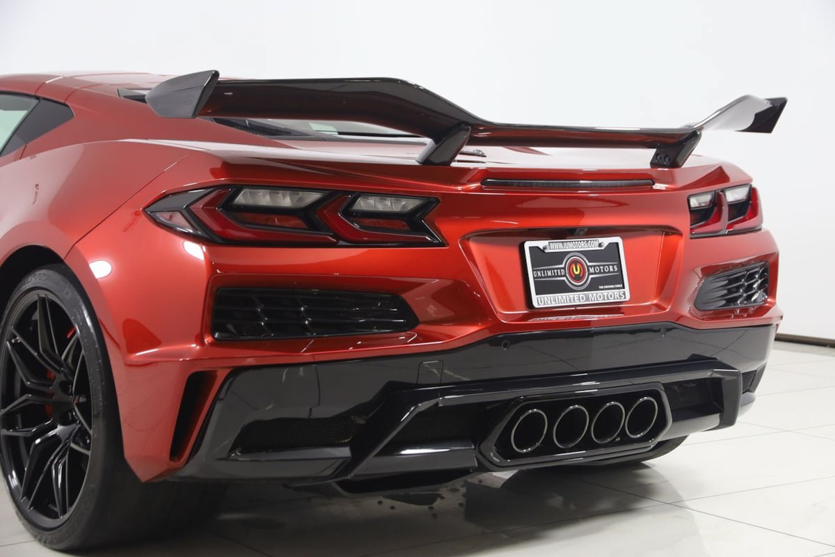 Used 2025 Chevrolet Corvette Z06 w/ Z07 Performance Package RWD image 37