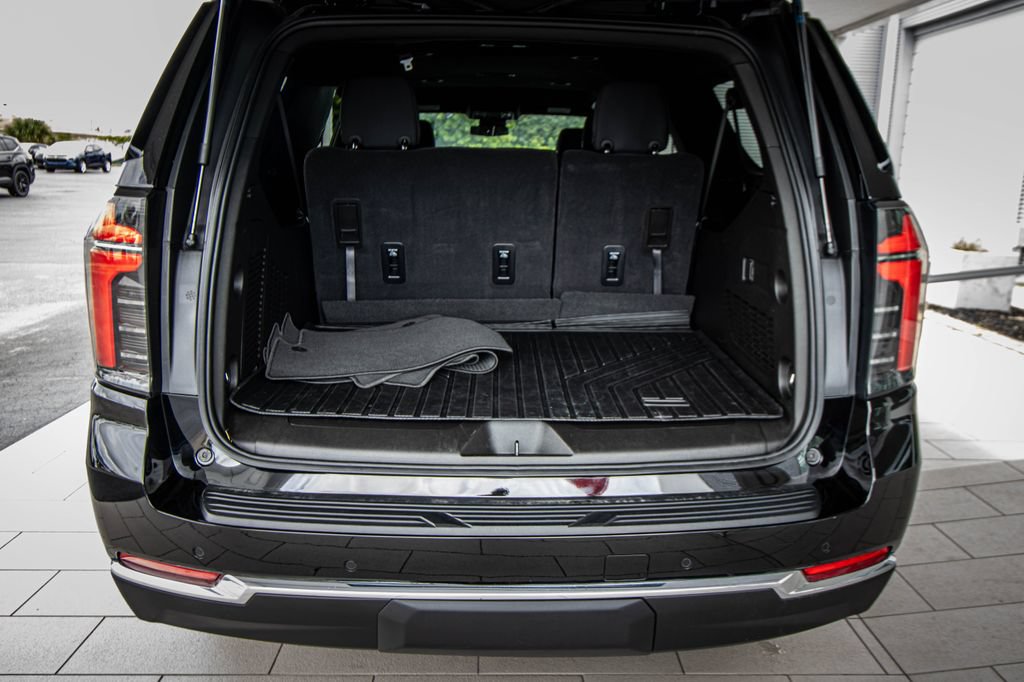 Used 2025 Chevrolet Suburban LS AWD/4WD image 17
