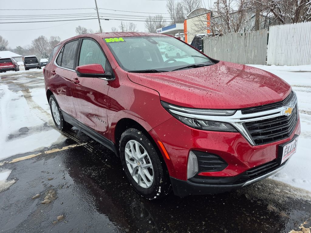 Used 2024 Chevrolet Equinox LT image 3