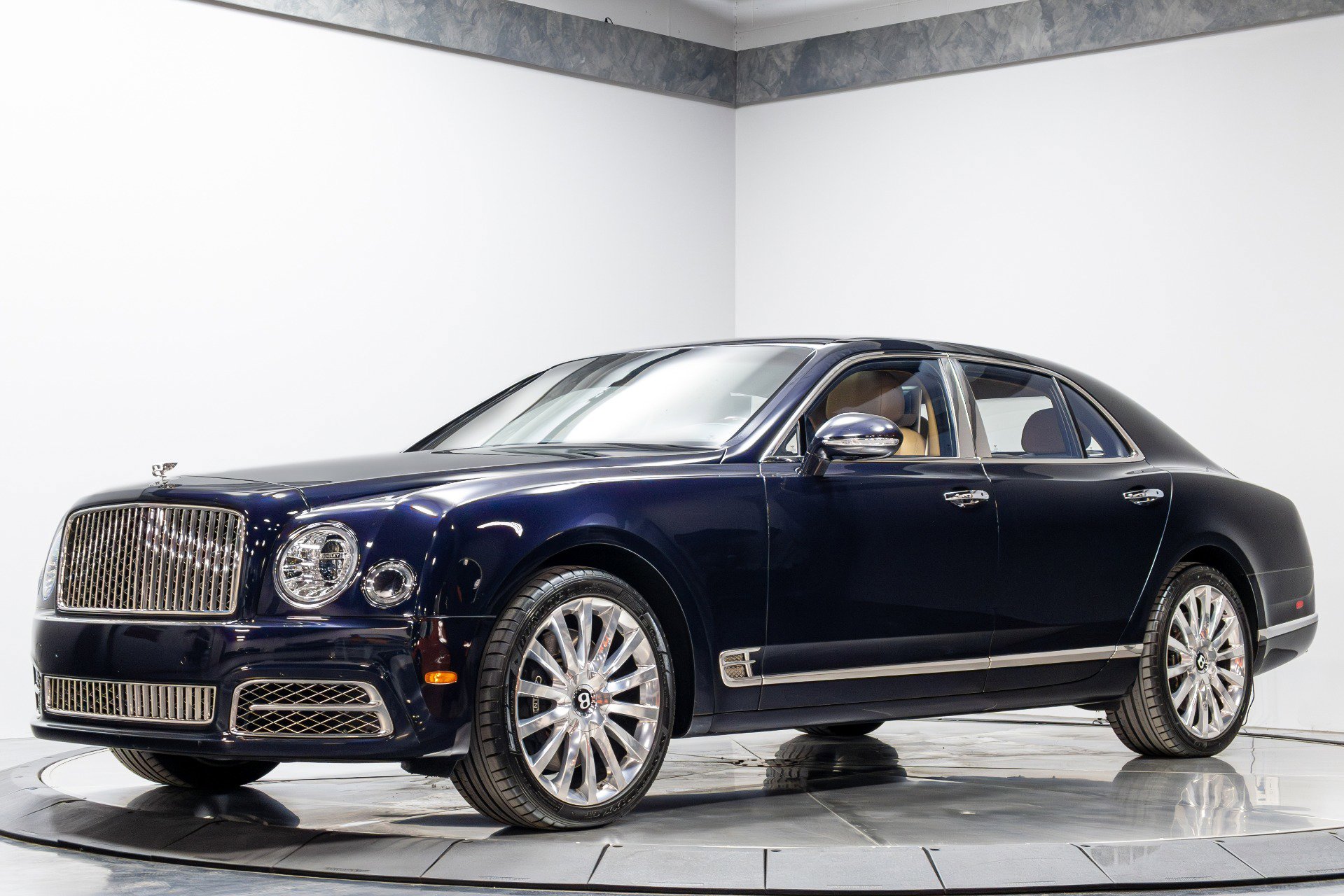 Used 2017 Bentley Mulsanne image 2