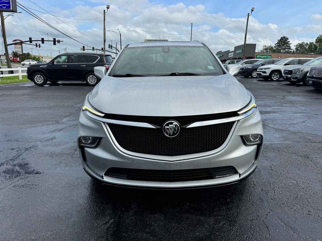 Used 2022 Buick Enclave Essence w/ Experience Buick Package FWD image 3
