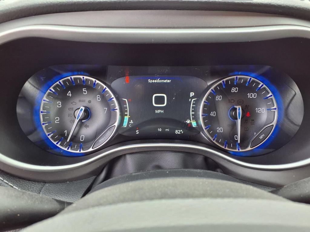 New 2027 Chrysler Pacifica Limited w/ Family Tech Group AWD/4WD image 16