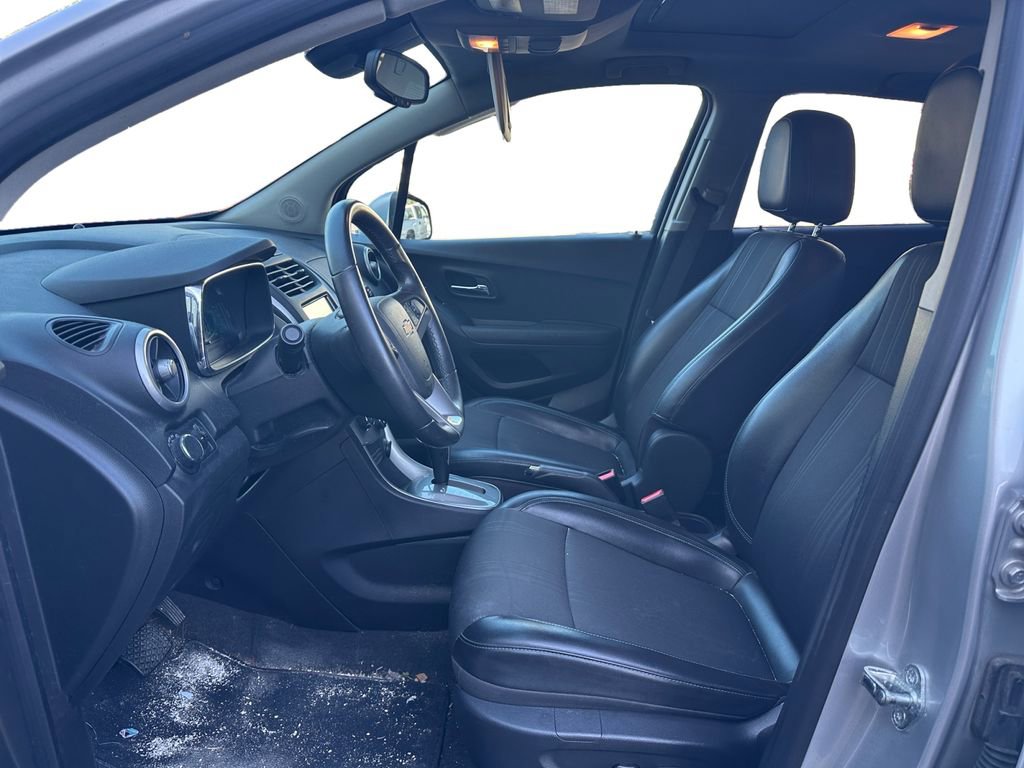 Used 2016 Chevrolet Trax LT w/ LT Sun and Sound Package image 9