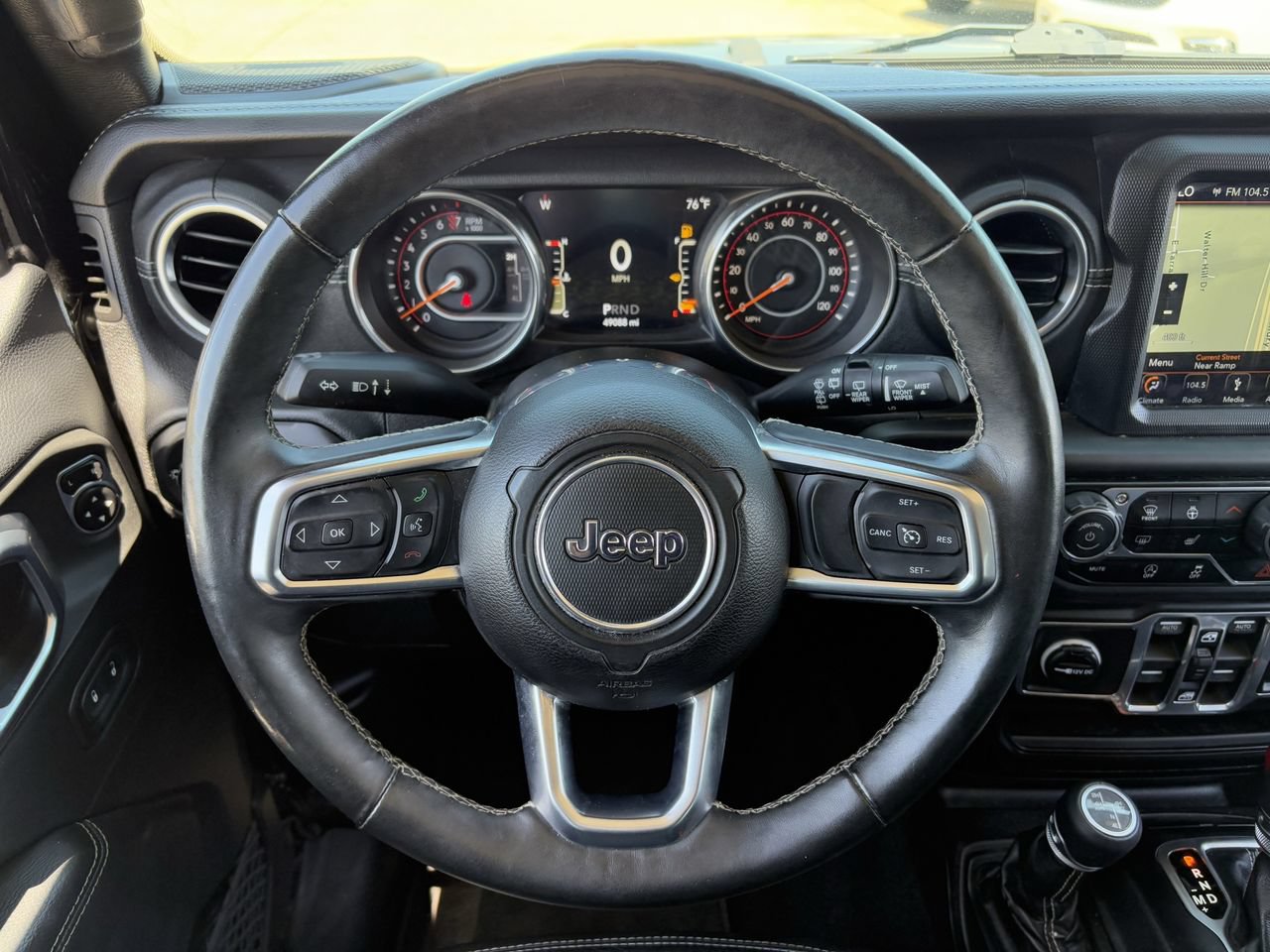 Used 2018 Jeep Wrangler Unlimited Sahara w/ Uconnect 4C Nav & Sound Group AWD/4WD image 14