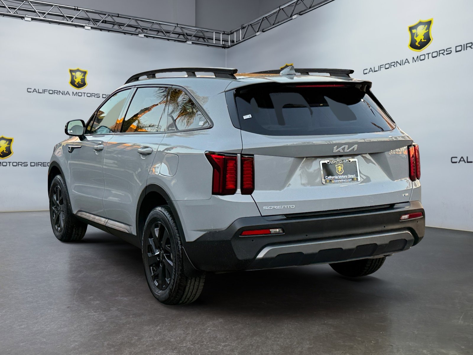 Used 2023 Kia Sorento S w/ Panoramic Sunroof Package image 3