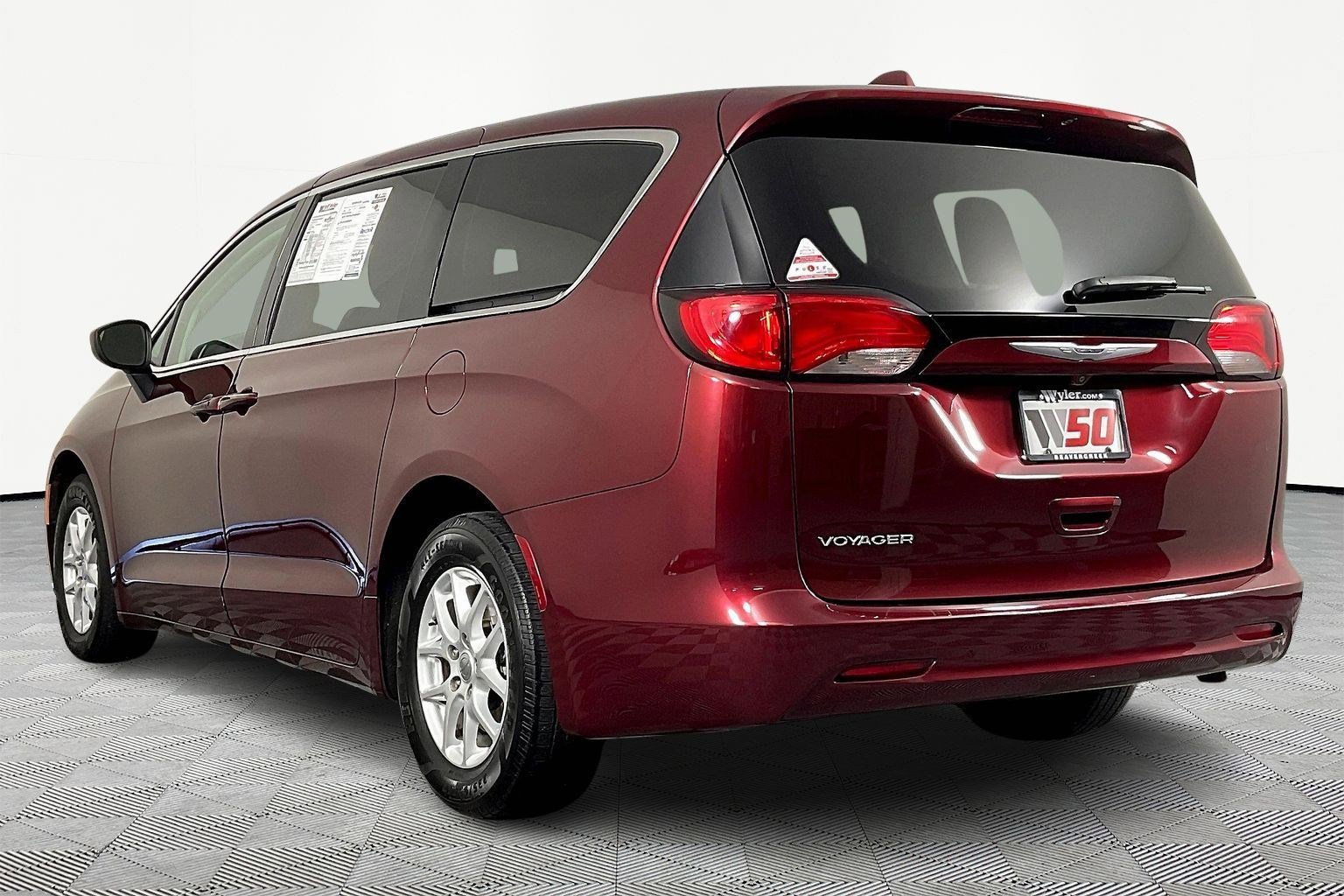 Used 2020 Chrysler Voyager LX w/ Cold Weather Group image 4