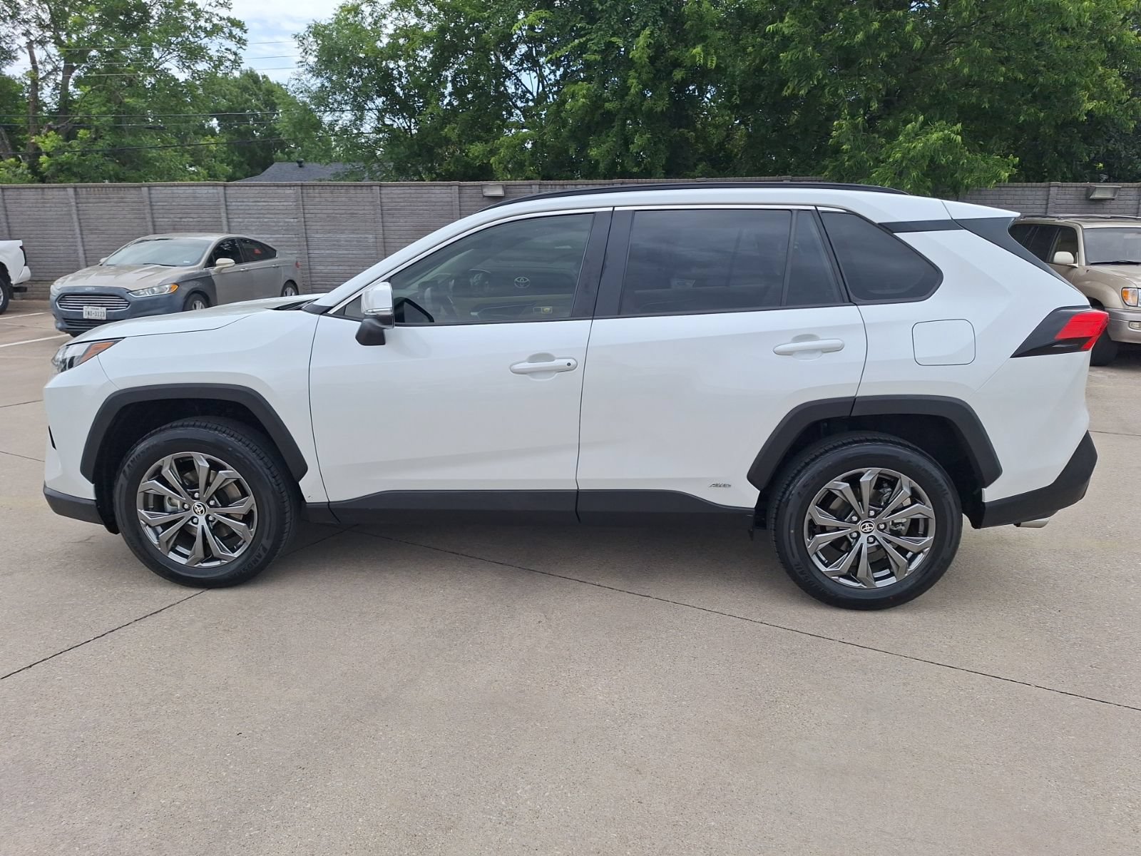 Used 2023 Toyota RAV4 XLE Premium AWD/4WD image 3