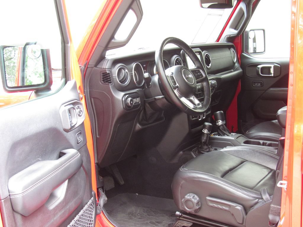 Used 2018 Jeep Wrangler Unlimited Sahara w/ Uconnect 4C Nav & Sound Group AWD/4WD image 11